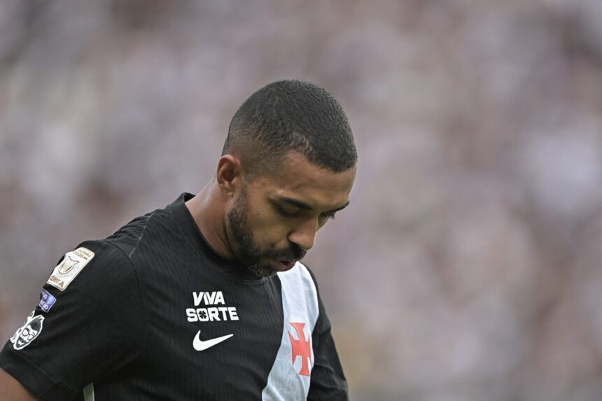 Veja as alternativas de reforços para o Vasco após não conseguir empréstimo de R$ 150 milhões