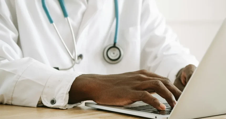 Nem com autorização dos pais: SBP alerta pediatras sobre fotos de crianças