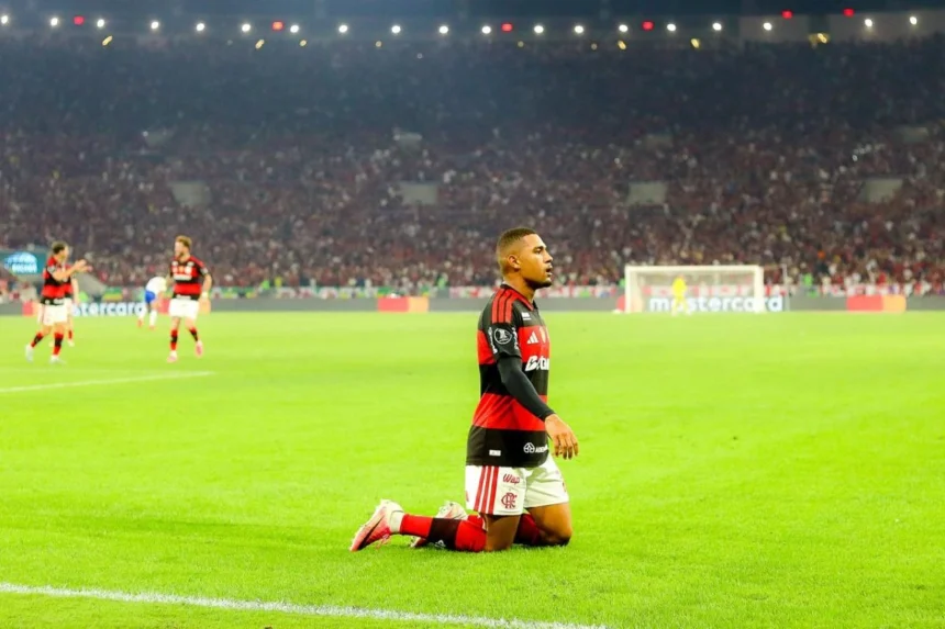 Lino provoca o Cruzeiro após jogo do Flamengo na Libertadores Lino provoca o Cruzeiro após jogo do Flamengo na Libertadores