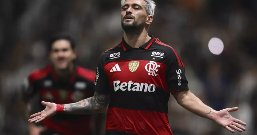 De algoz a herói: Arrascaeta marca contra o Cruzeiro e conduz Flamengo às quartas