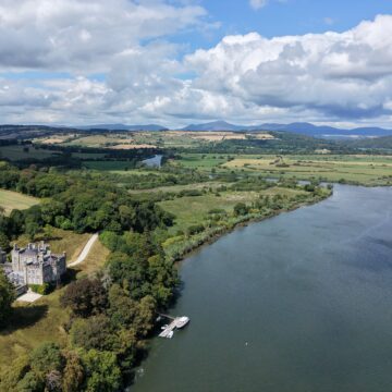 Mark Zuckerberg, da Meta, compra castelo do século XIX no sudeste da Irlanda
