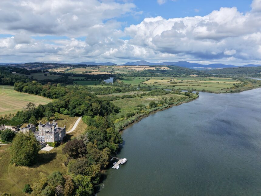 Mark Zuckerberg, da Meta, compra castelo do século XIX no Mark Zuckerberg, da Meta, compra castelo do século XIX no sudeste da Irlanda