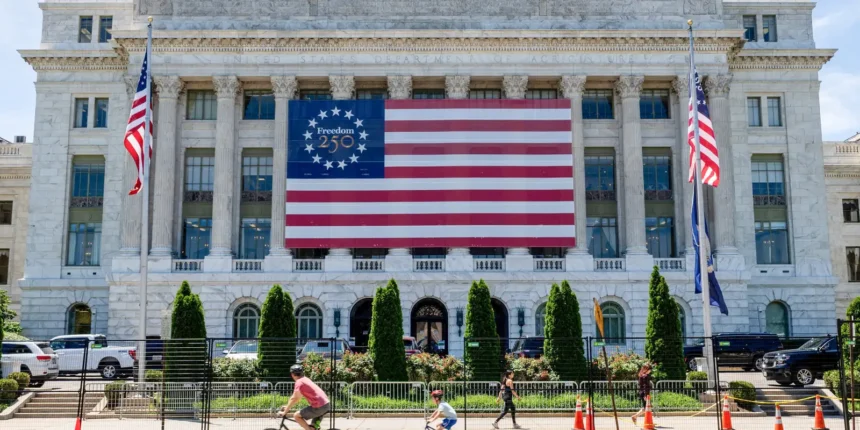 Dívida dos EUA ultrapassa US$ 40 trilhões após governos Trump Dívida dos EUA ultrapassa US$ 40 trilhões após governos Trump e Biden