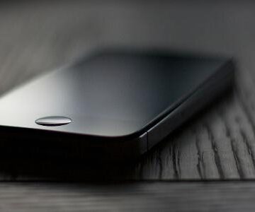Por que colocar o celular virado para baixo na mesa é recomendado