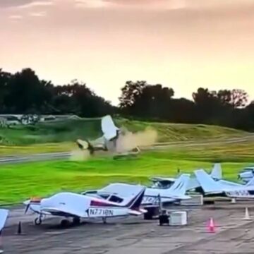 Piloto morre após choque de avião com helicóptero da polícia nos Estados Unidos – 20/08/2026 – Mundo