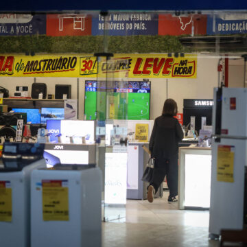 Varejo corta 45,9 mil postos com juros altos e bets – 20/08/2026 – Economia