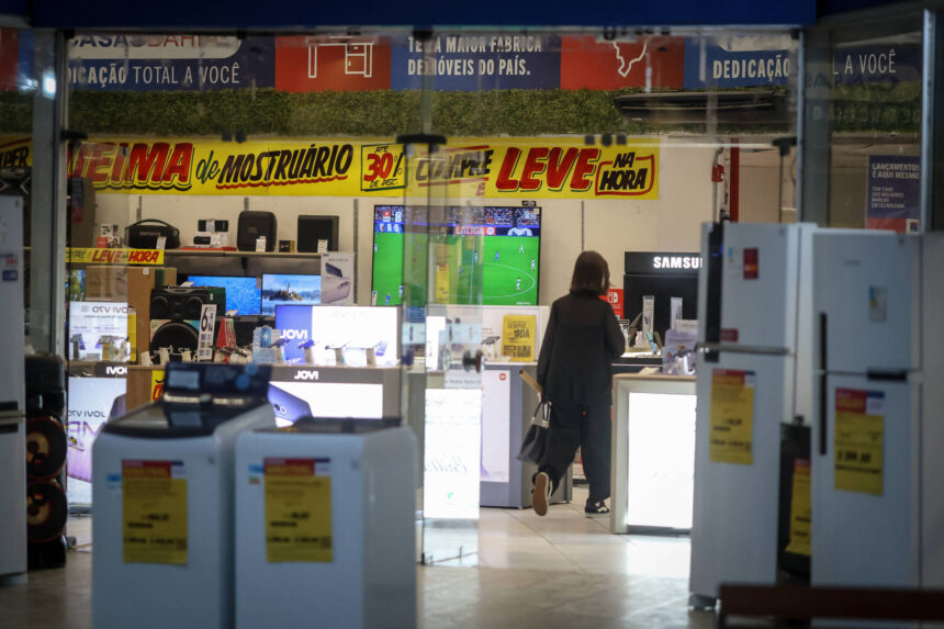 Varejo corta 45,9 mil postos com juros altos e bets – 20/08/2026 – Economia