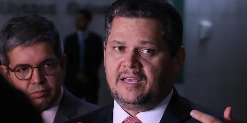 Alcolumbre envia PEC do fim da escala 6×1 para CCJ do Senado