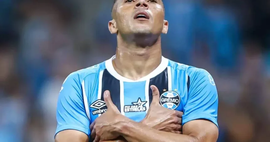 Carlos Vinícius entre Grêmio e Corinthians: qual será o destino?