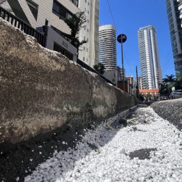 Partículas de isopor se espalham em região de Fortaleza – 22/08/2026 – Ambiente