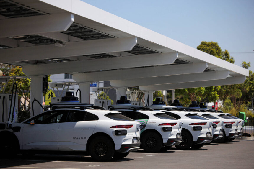 Táxi autônomo: Waymo aumenta lobby em batalha com Uber – 22/08/2026 – Economia