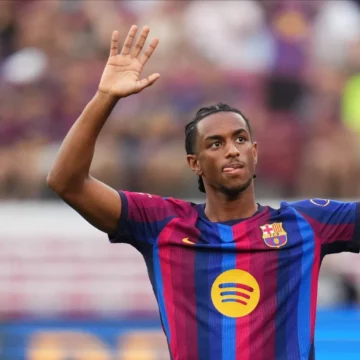 Barcelona cogita negociar lateral, mas impõe condição a interessados na reta final da janela