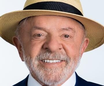MP Eleitoral não vê irregularidade em foto de Lula com MP Eleitoral não vê irregularidade em foto de Lula com chapéu na urna
