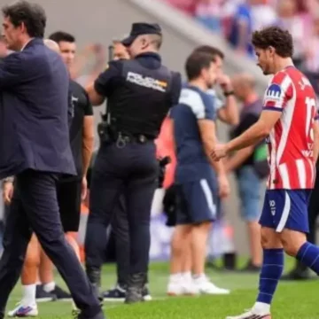 Julian Álvarez é vaiado pela própria torcida do Atlético; vídeo
