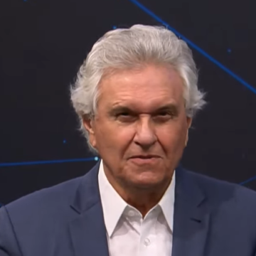 “Dark Horse e Dark Lobby”: Caiado ironiza ausência de rivais em debate