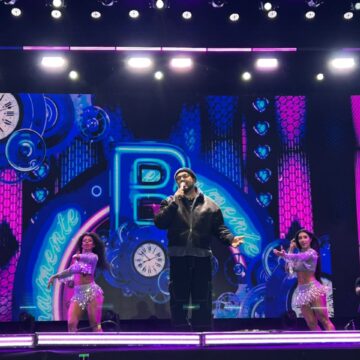 Belo embala românticos e encerra última noite do Festival de Inverno Bahia com sucessos da carreira