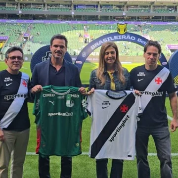 Relação entre Palmeiras e Vasco explode em foto no gramado e sobra até para o Flamengo
