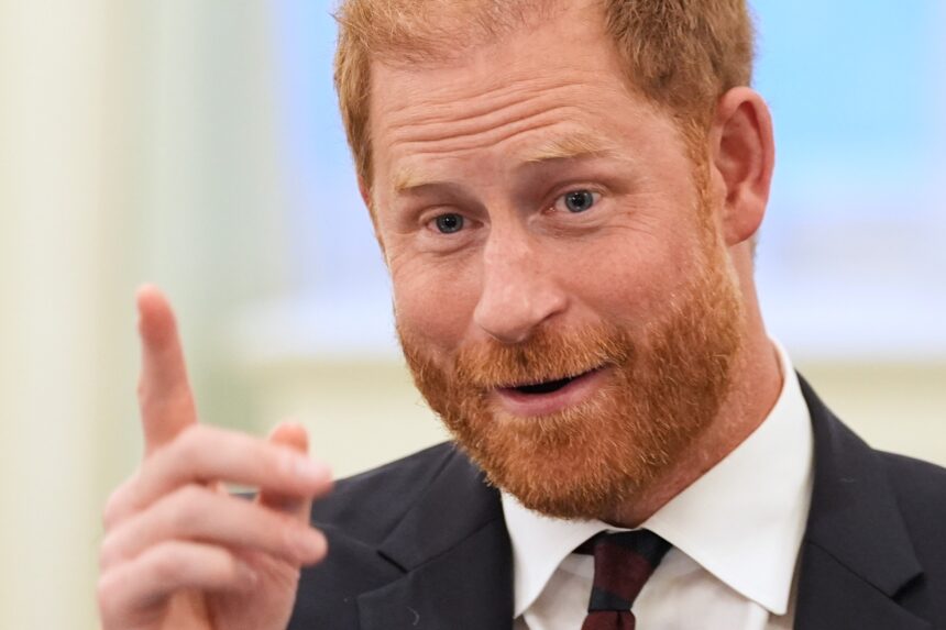 Reconciliação com o rei e com a família motivou retorno de Harry, avalia historiador
