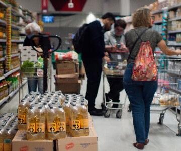 Mercado mantém previsões de inflação e juros, mas vê alta menor do PIB neste ano