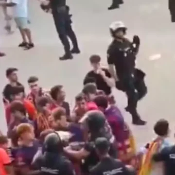Barcelona denuncia abuso policial contra torcedor catalão