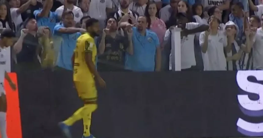 STJD denuncia Santos após torcedor cuspir em Reinaldo