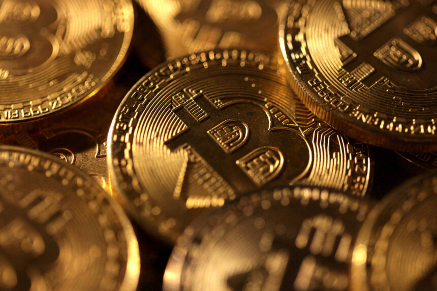 Bitcoin supera US$ 80 mil e sobe 25% em uma semana – 25/08/2026 – Economia