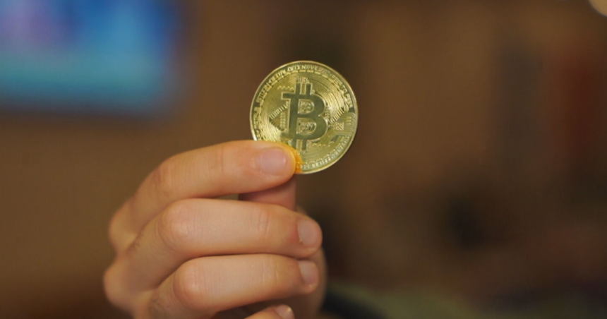 Bitcoin ultrapassa US$ 80 mil com desvalorização do dólar