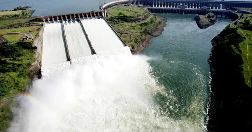 Itaipu acumula US$ 1,67 bi e especialistas cobram alívio na conta de luz