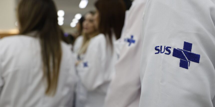 Saúde estende atuação de 676 médicos especialistas no SUS
