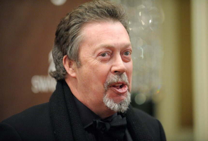 Tim Curry gravou últimas cenas de filme de terror antes de morrer; saiba detalhes
