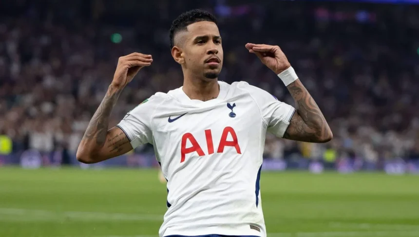 Sávio marca em estreia, reforços caseiros brilham e Tottenham avança de fase na Copa da Liga