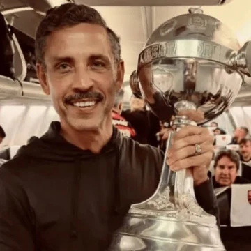 Sócios se revoltam e pedem afastamento de vice do Flamengo Sócios se revoltam e pedem afastamento de vice do Flamengo