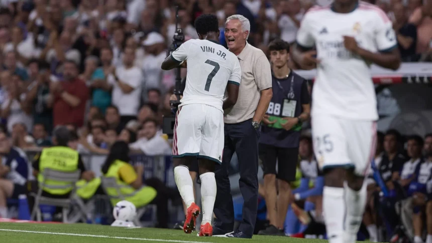 ‘Eu jamais o teria tirado’: Gesto de Mourinho com Vinícius Jr expõe mudança no Real Madrid