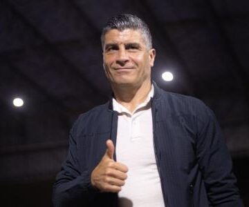 Pedro Emanuel diz que ficou arrepiado com a torcida do Vasco