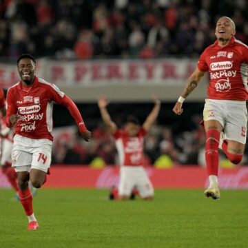 Adversário do Vasco na Sul-Americana, Santa Fe tem artilheiro de 41 anos e ex-vascaíno Emerson Rodríguez no elenco