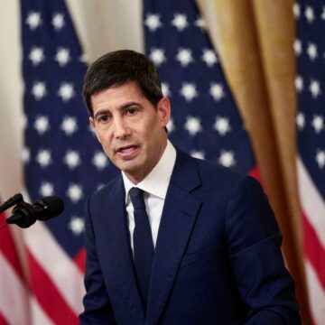 Presidente do Fed sugere que EUA podem aumentar taxas de juros para conter inflação