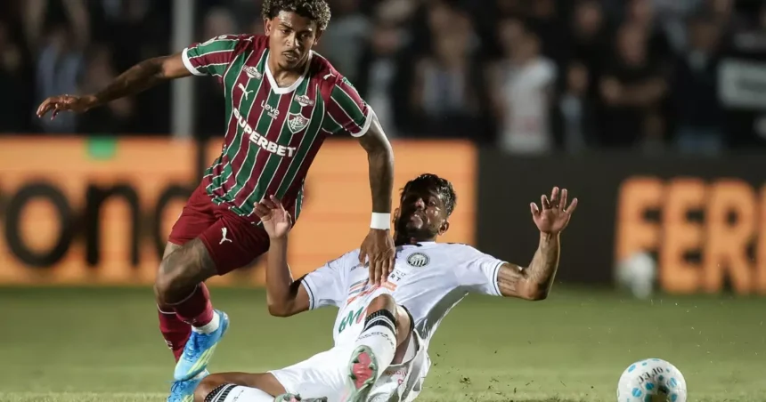 John Kennedy apresenta derrame articular após cirurgia no joelho e retorna ao hospital