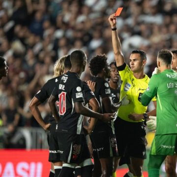Destaque no jogo contra o Cruzeiro no 1º turno, Barros perde espaço após expulsões