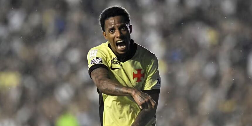 NA ESTREIA DA CAMISA 3, VASCÃO VENCE O CRUZEIRO EM SÃO JANUÁRIO E DORME FORA DO Z4: 3 A 1