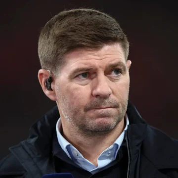 Gerrard: ‘O time do Liverpool é bonzinho demais. É a próxima mudança que precisam fazer’