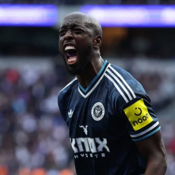 Tottenham patina, e Wissa supera pressão dos R$ 290 milhões para alcançar recomeço no Newcastle