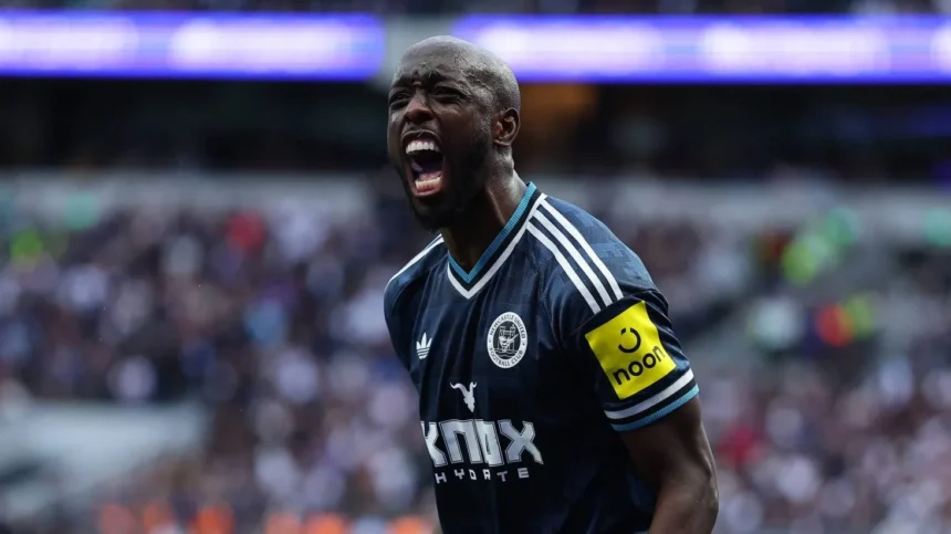 Tottenham patina, e Wissa supera pressão dos R$ 290 milhões para alcançar recomeço no Newcastle