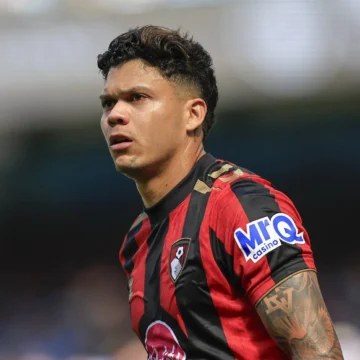 Evanilson é garçom, Rayan vai bem e ex-Chelsea brilha, mas Bournemouth tropeça no Everton