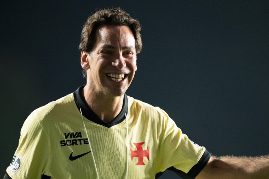 Confira detalhes da presença de Marcos Lamacchia em São Januário Confira detalhes da presença de Marcos Lamacchia em São Januário para acompanhar o jogo contra o Cruzeiro
