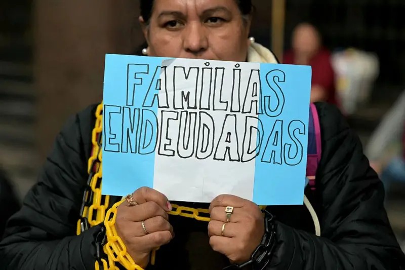 Os milhões de argentinos com dívidas em atraso e o Os milhões de argentinos com dívidas em atraso e o que isso indica sobre a economia do país: 'Não tentamos mais refinanciar porque é impagável'