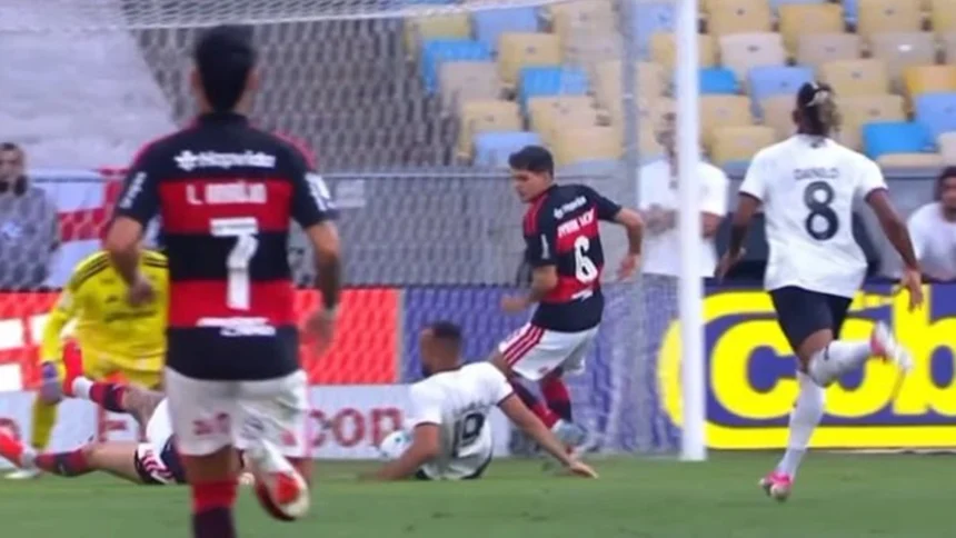 Toque de mão do autor do gol anula o lance? Toque de mão do autor do gol anula o lance? Entenda a regra