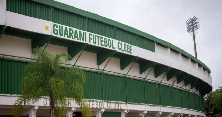 Clube paulista tem ônibus destruído por torcida após eliminação na Série C