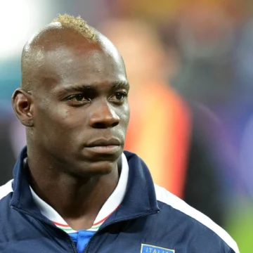 Balotelli aponta dificuldades do futebol na Itália e da seleção