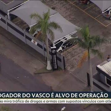 Jogadores do Vasco chegaram para o treino ainda com presença da polícia no CT Moacyr Barbosa