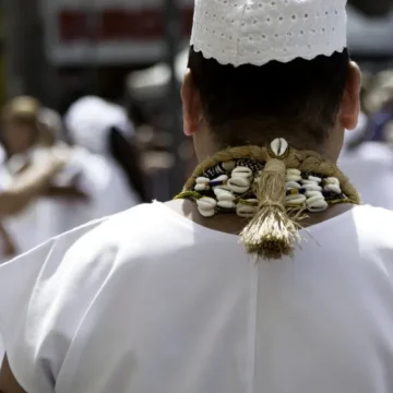 Rituais religiosos liberam “coquetel químico” que ajuda a suportar dor, diz estudo